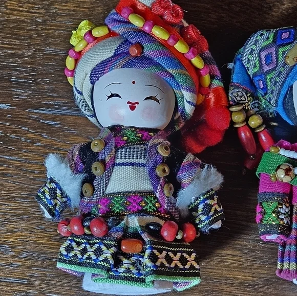 Gorgeous Chinese Dolls in very ornate costume. - Picture 3 of 16